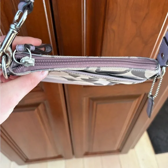 Coach Signature Swingback Crossbody Bag - Picture 6 of 11